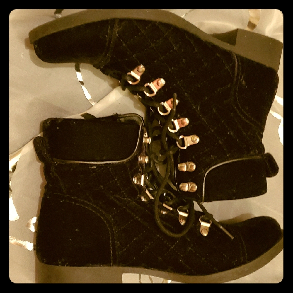 Guess  Suede boots